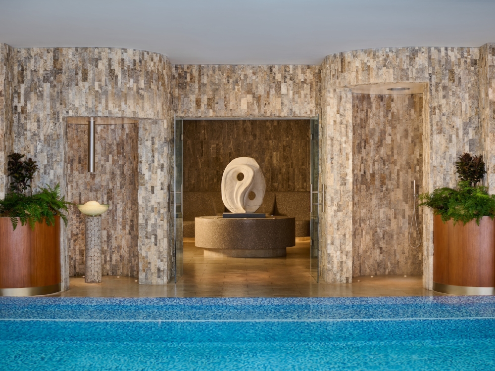 A Hammam statue in the lobby of the Kilolani spa